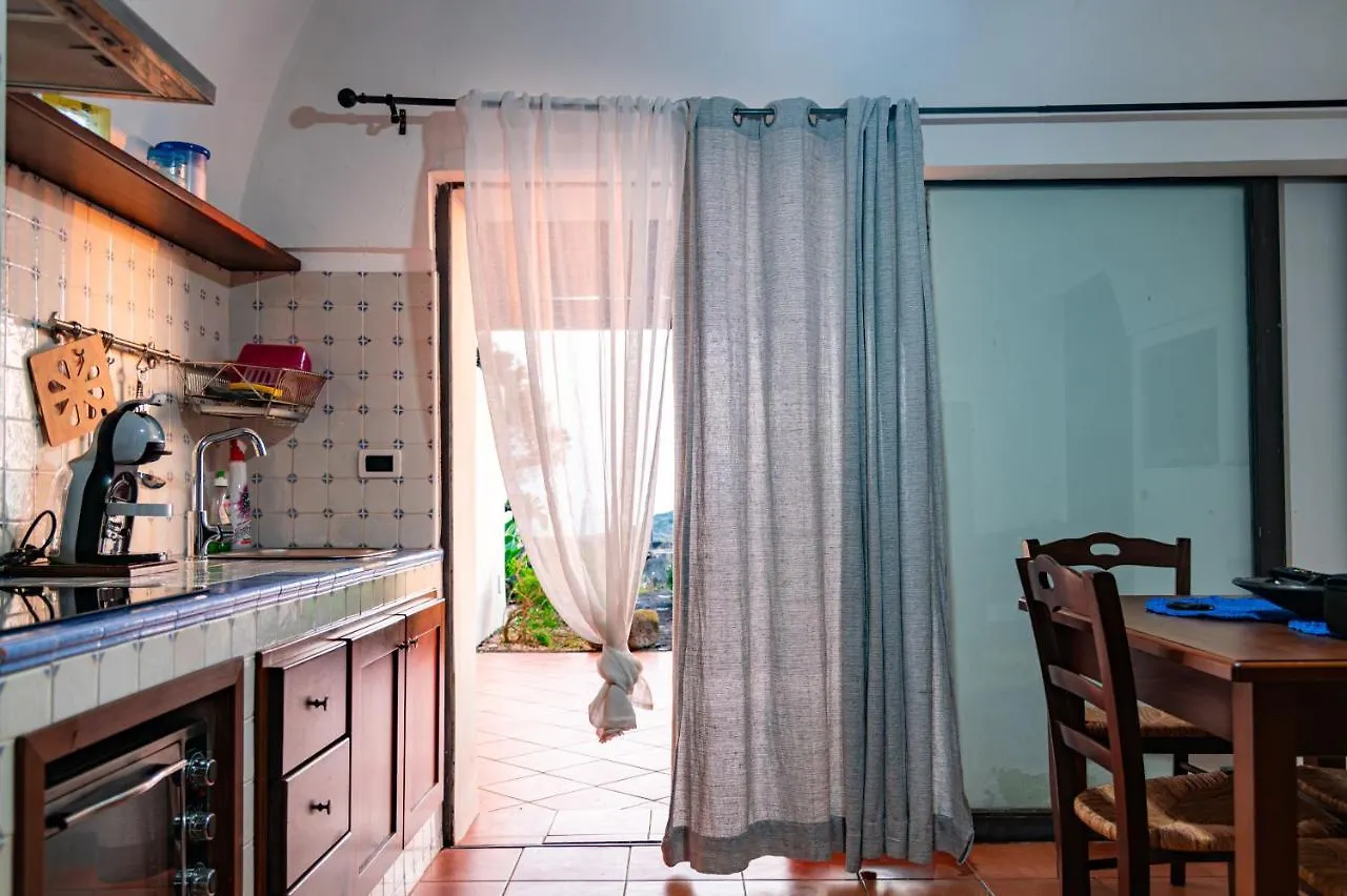 Dammusi Uliveto Villa Scauri  Vakantiehuis