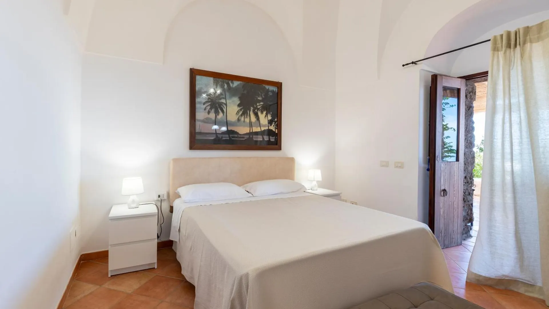 Dammusi Uliveto Villa Scauri  Italië