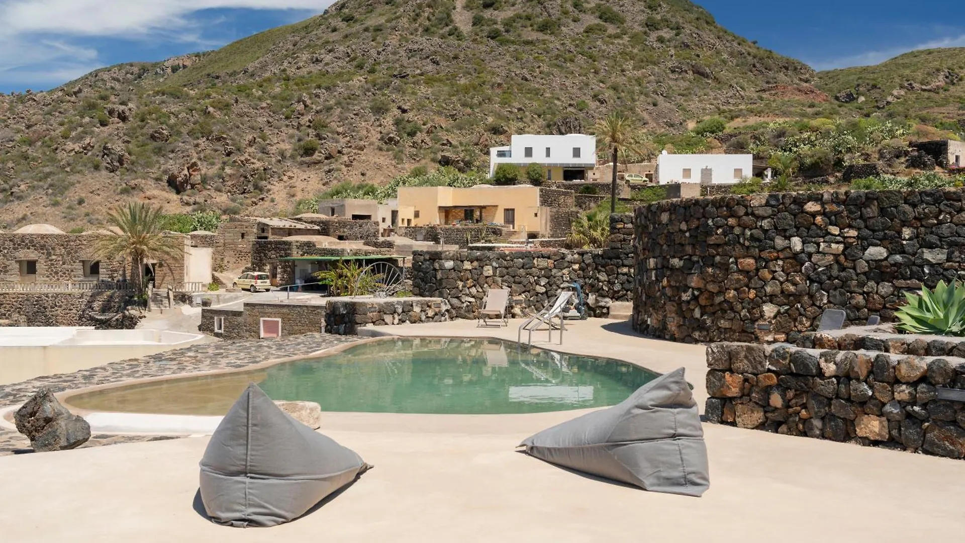 Dammusi Uliveto Villa Scauri  Scauri (Sicily)